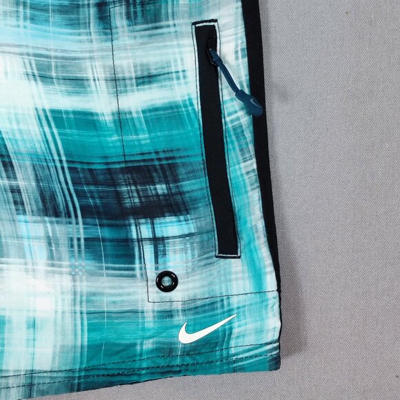 Nike swim trunks men's size L green black and white colour plaid pattern - Picture 4 of 11